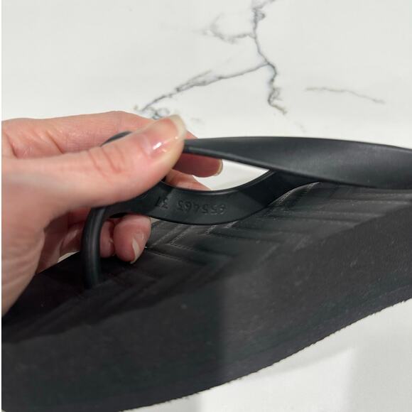 GUCCI Marmont GG Rubber Flip Flops Size 37 NEW IN BOX - Picture 7 of 7